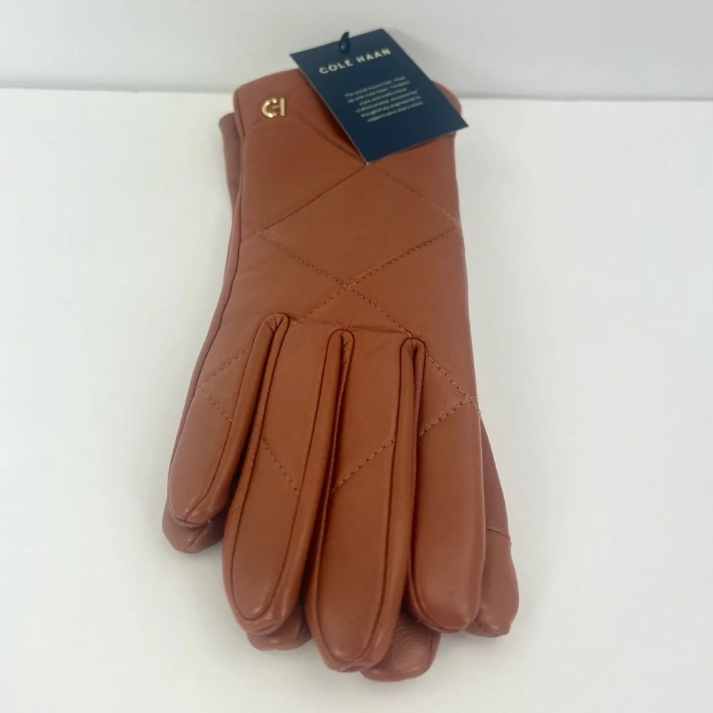 COLE HAAN QUILTED LADIES LEATHER GLOVES, MEDIUM SIZE, BRITISH TAN COLOR